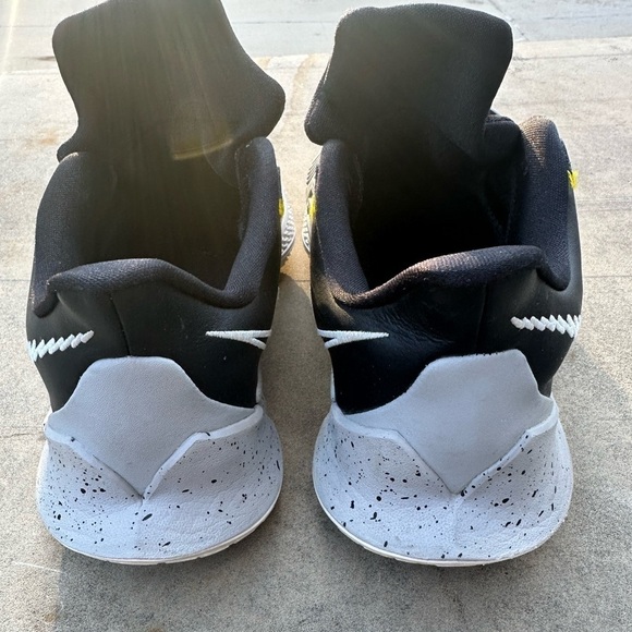 Nike Kyrie Low 3 Team Black Wolf Gray Size 10 - Picture 5 of 8